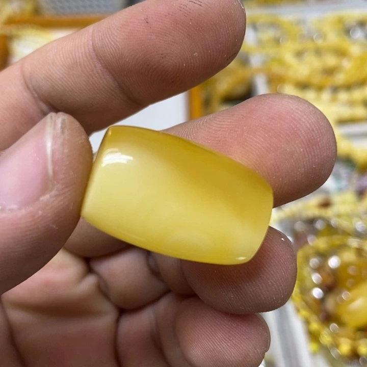 蜜蜡未镶嵌裸石吊坠