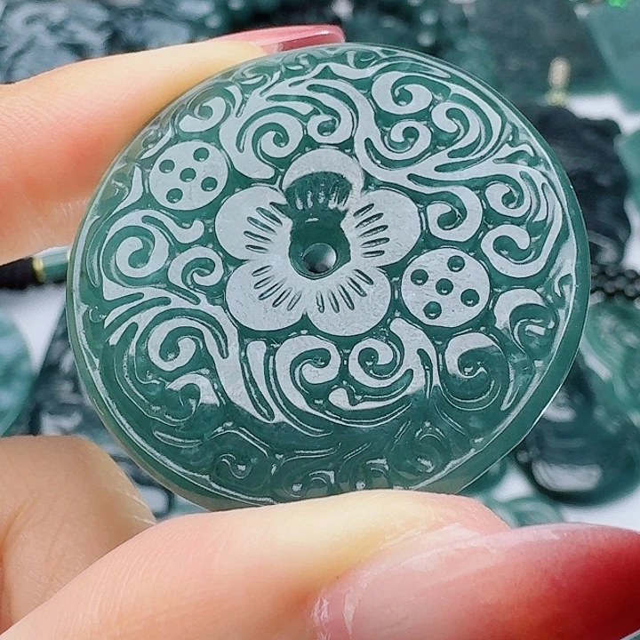 翡翠未镶嵌颈饰天然的A货翡翠多样性发其一