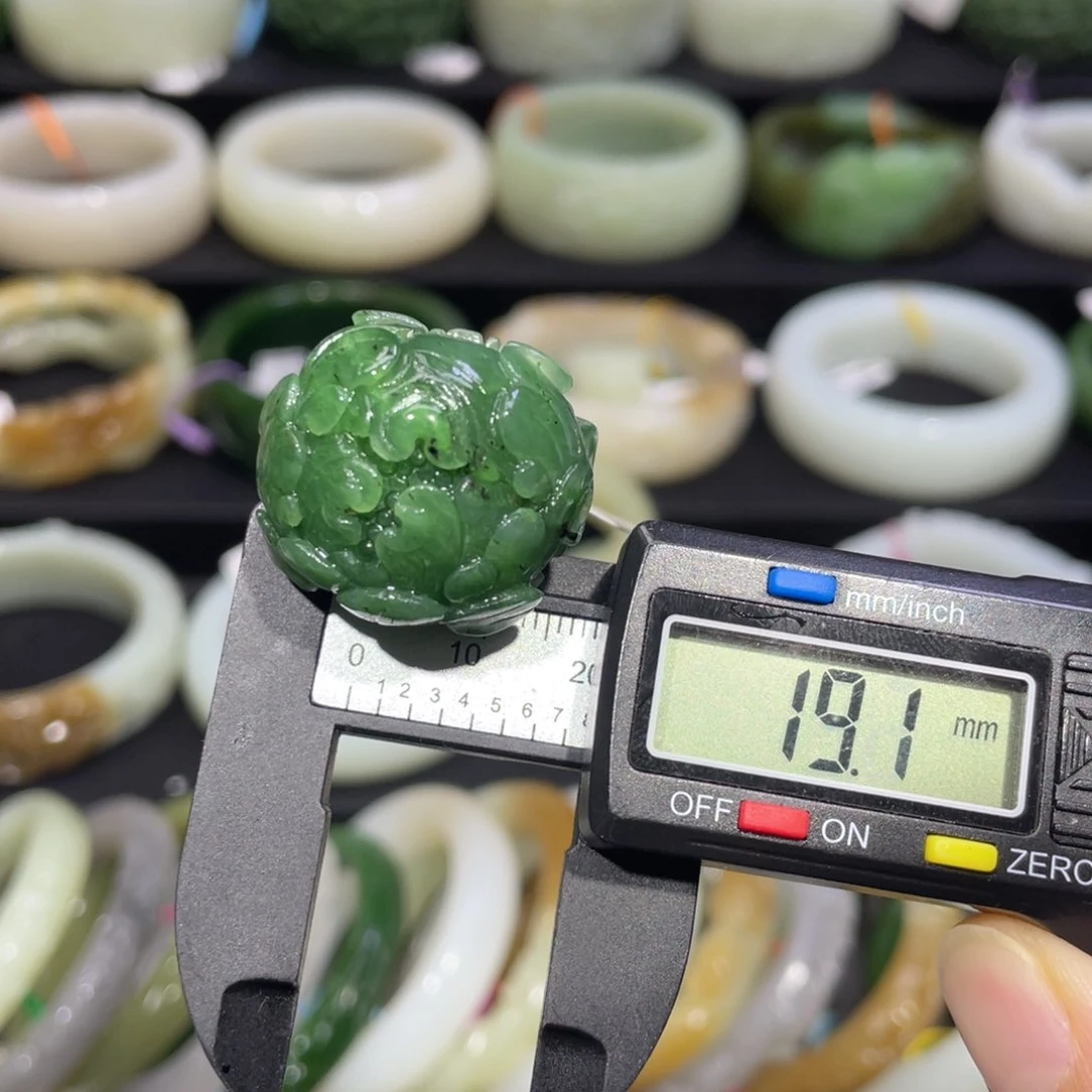 未镶嵌戒指和田玉