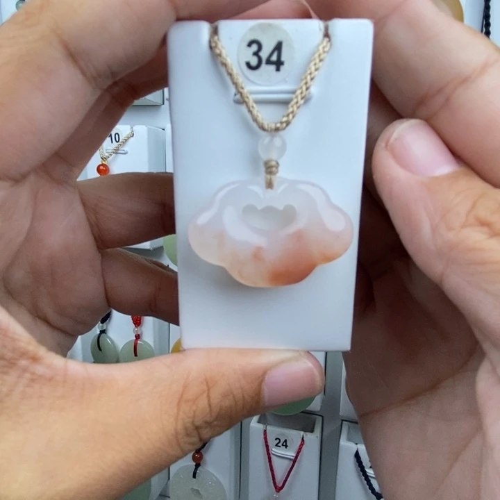 石英质玉未镶嵌颈饰
