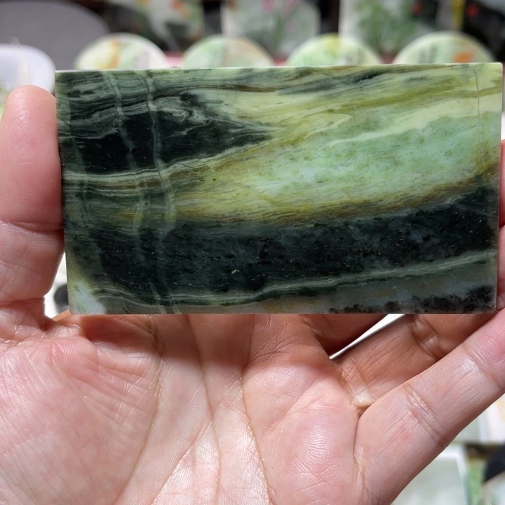 独山玉未镶嵌颈饰手把