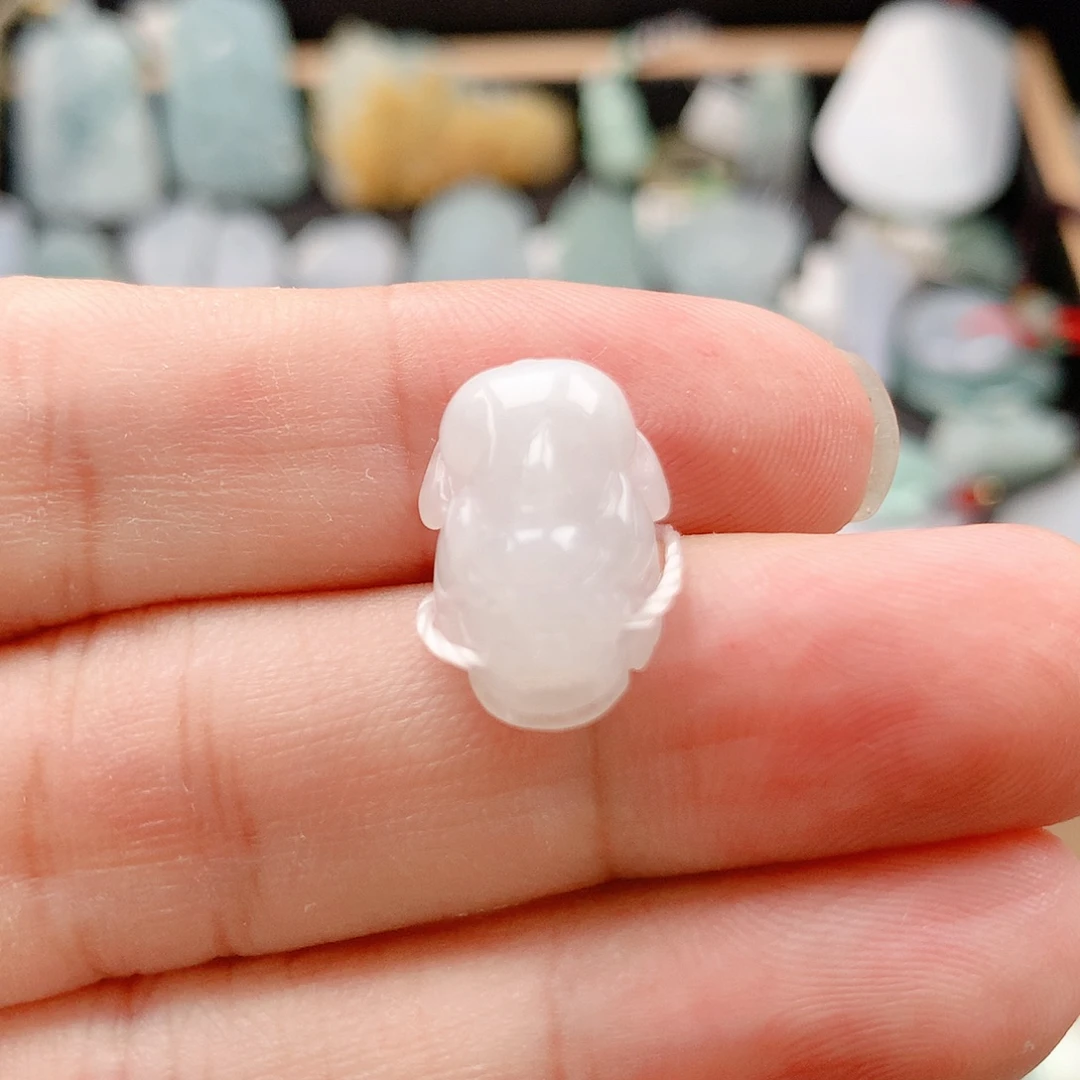 翡翠未镶嵌吊坠(不含链)36通孔貔貅