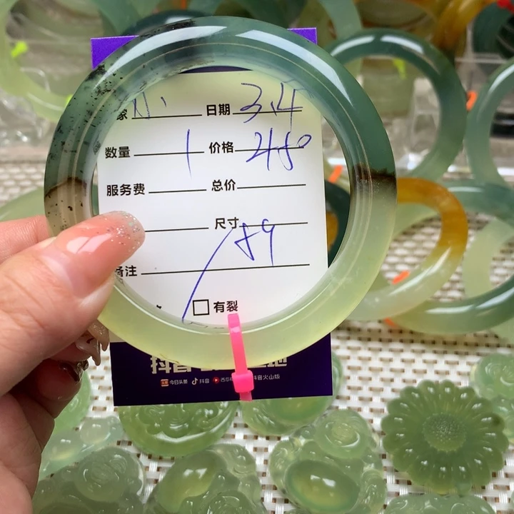 蛇纹石玉手镯未镶嵌?**锤