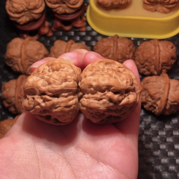 把件文玩核桃38四开掐腰蹬腿蛙