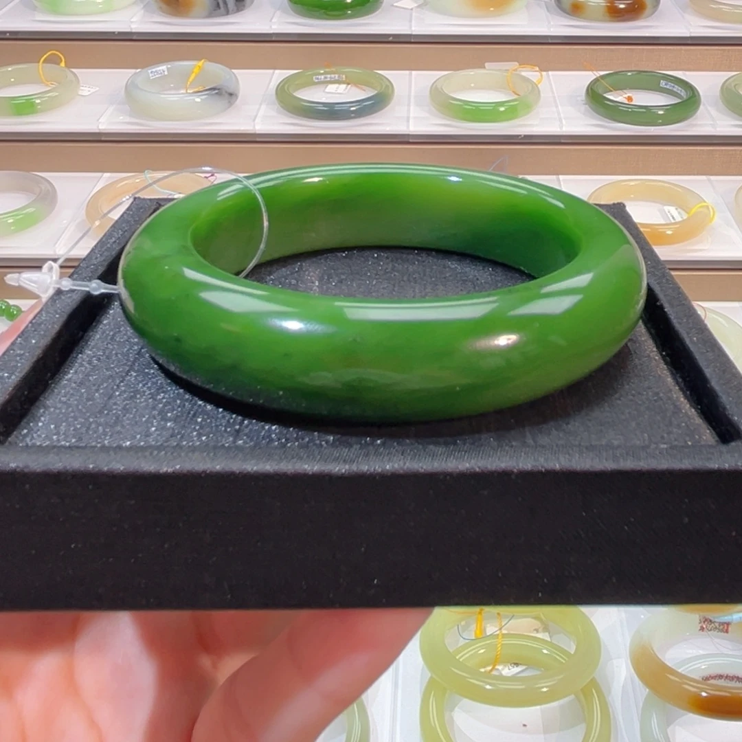 和田玉未镶嵌手镯碧玉宽版有纹 价漏！