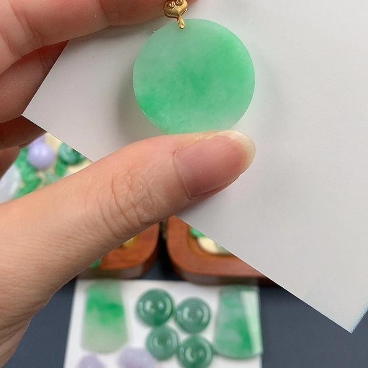 翡翠18K金镶嵌颈饰78642588888