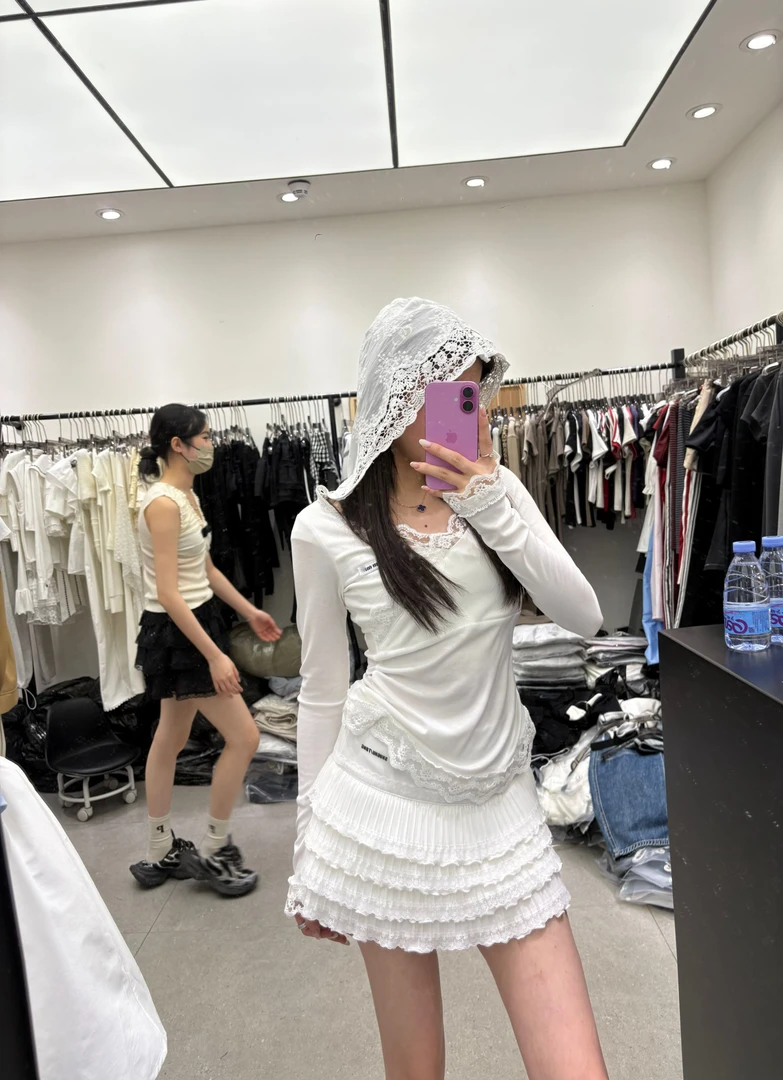 miu家花边连帽上衣