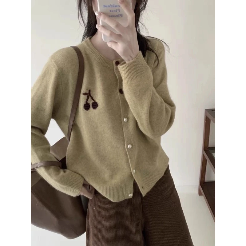 「小鸡黄樱桃」小鸡黄色小樱桃刺绣红色包扣百搭圆领针织开衫