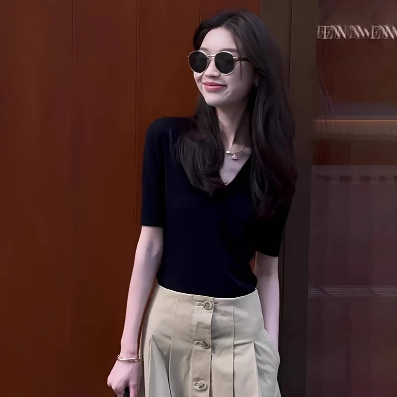 黑色正肩v领短袖t恤女2025新款夏季修身显瘦独特绝美小上衣设计感