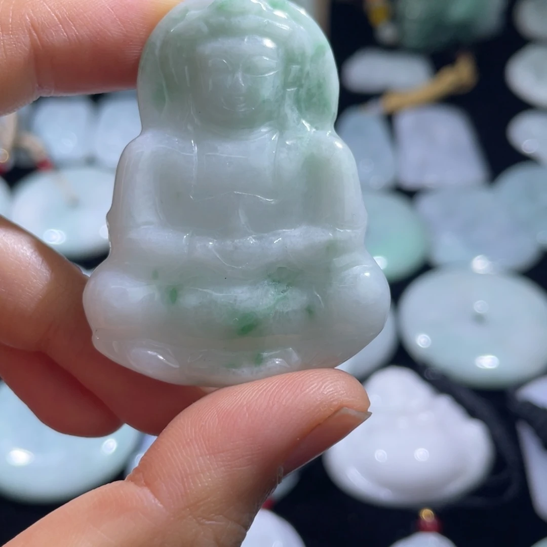 翡翠未镶嵌颈饰观音
