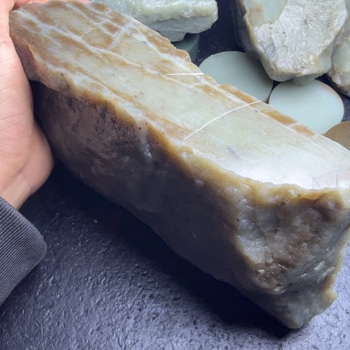 和田玉（糖玉）未镶嵌珠宝奇石