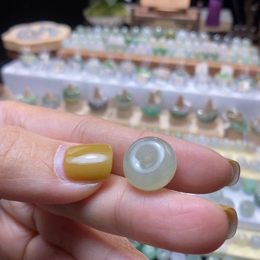 翡翠未镶嵌颈饰冰糖黄