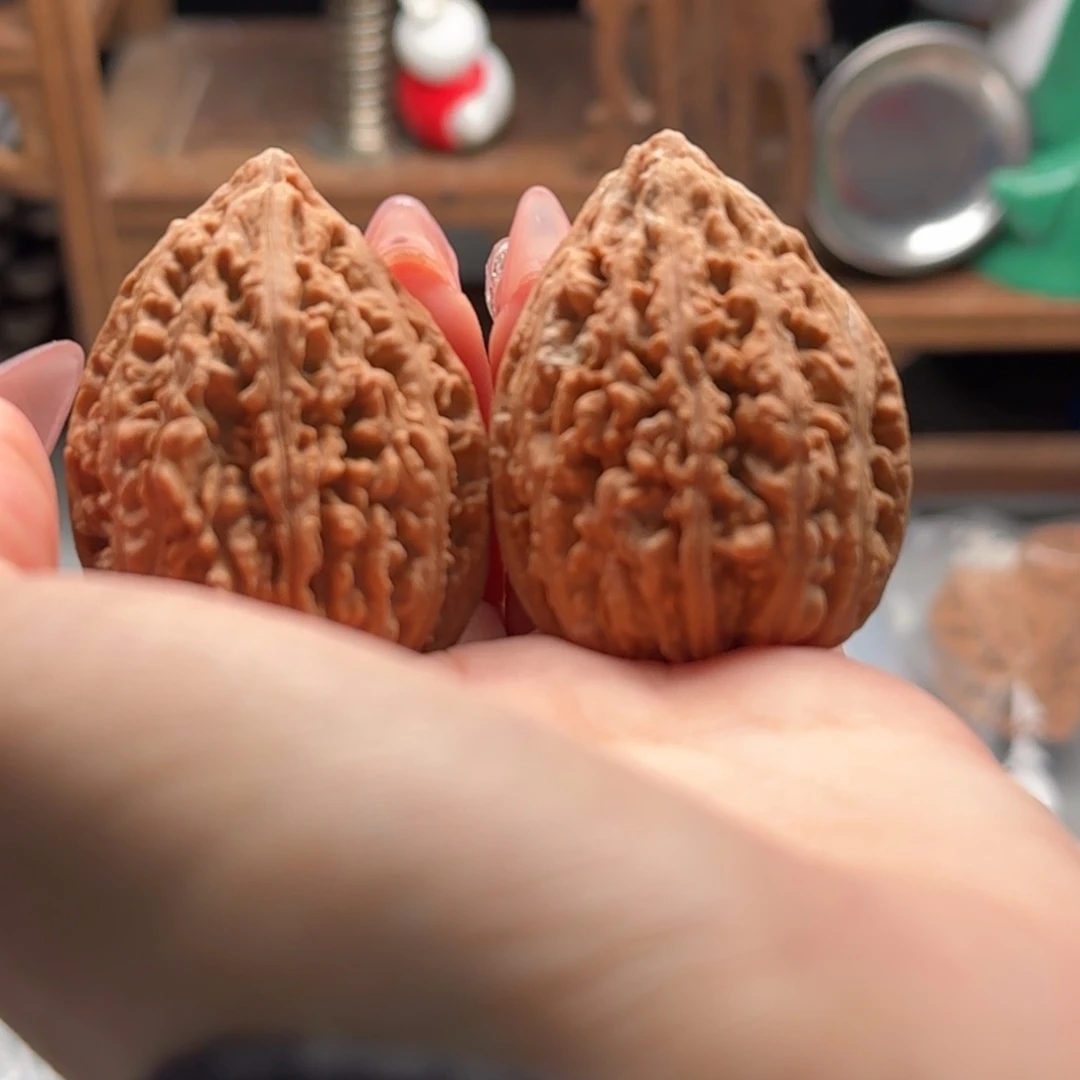 文玩核桃把件关东木子楸百核8花皮