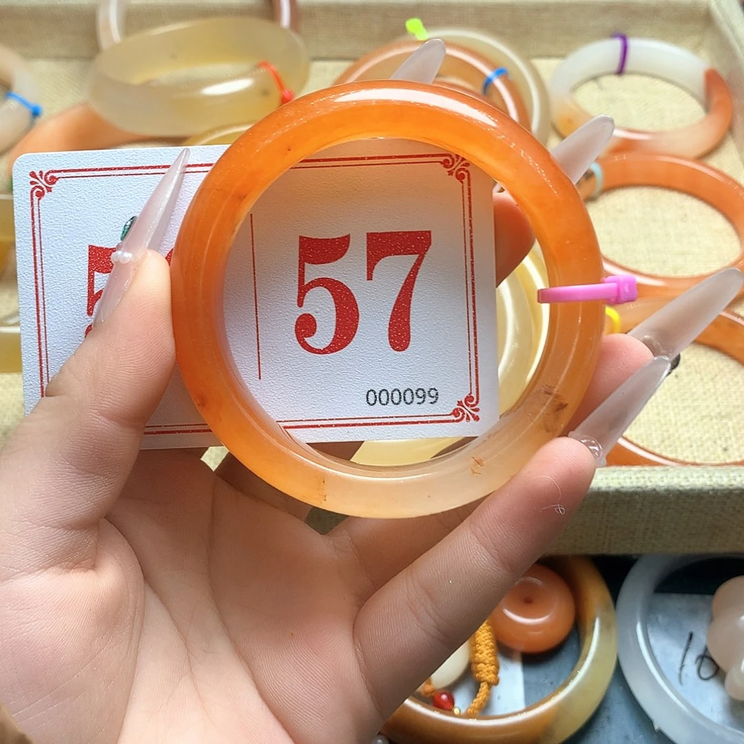 未镶嵌石英质玉（黄龙玉）手镯