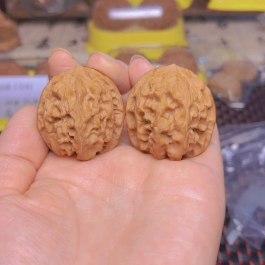 文玩核桃吊坠苹果园