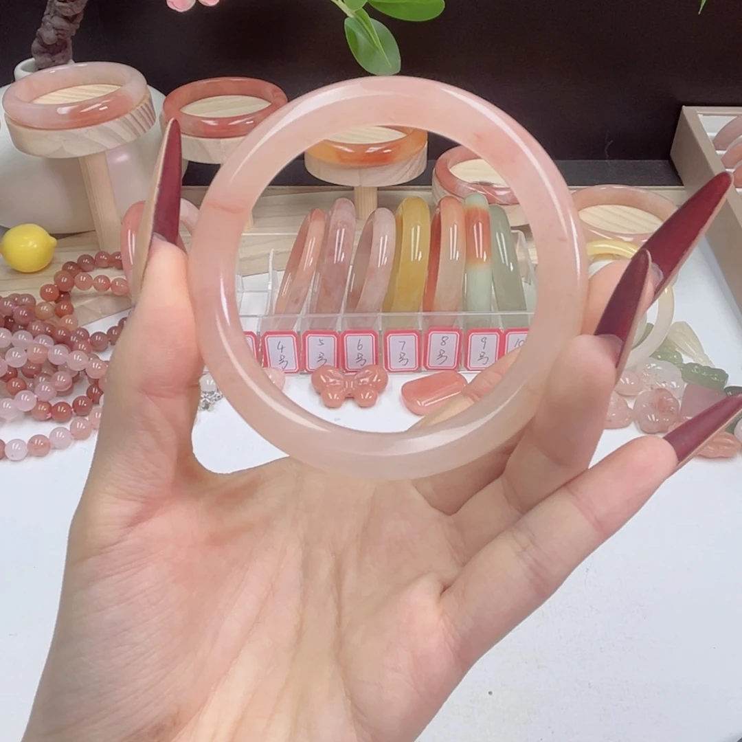 哪***天石英质玉未镶嵌手镯