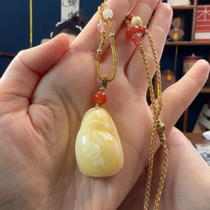 蜜蜡吊坠(赠链)未镶嵌