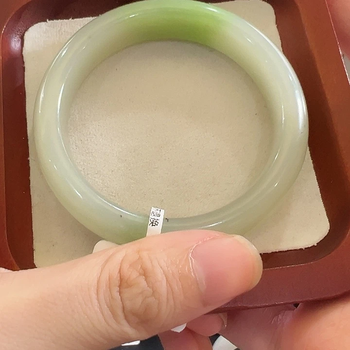 周***周和田玉未镶嵌手链