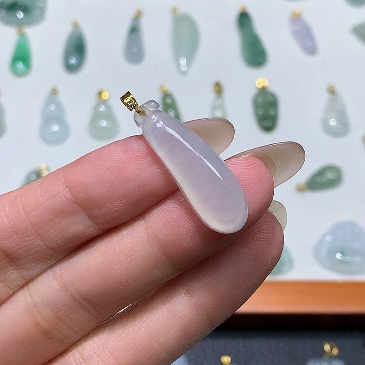 颈饰18K金镶嵌翡翠