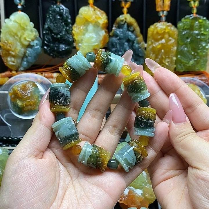 着***迷未镶嵌蛇纹石玉颈饰