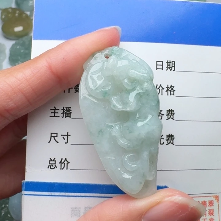 翡翠未镶嵌颈饰貔貅