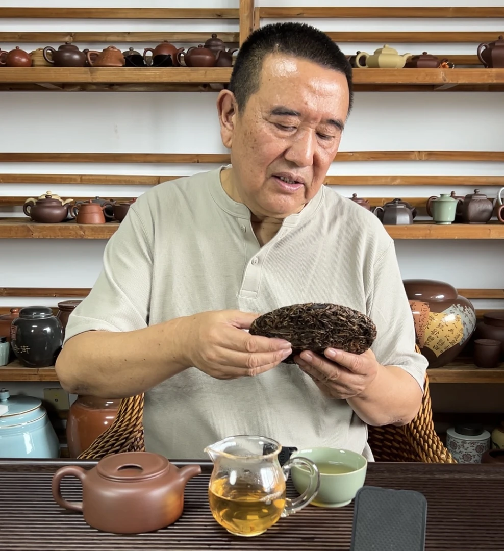 2009年245克帕沙早春古茶精制普洱生茶紧压茶