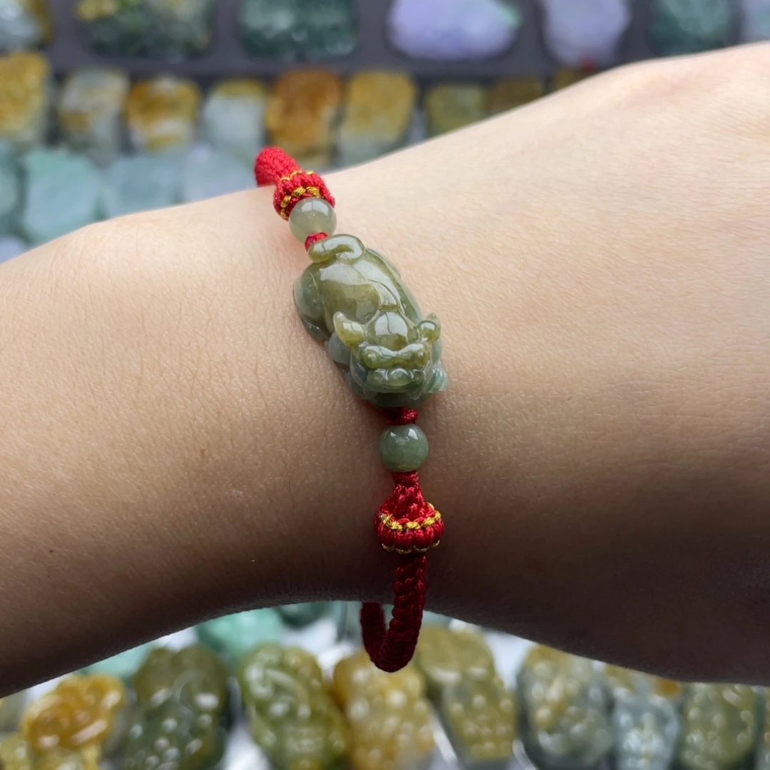 翡翠颈饰未镶嵌貔貅