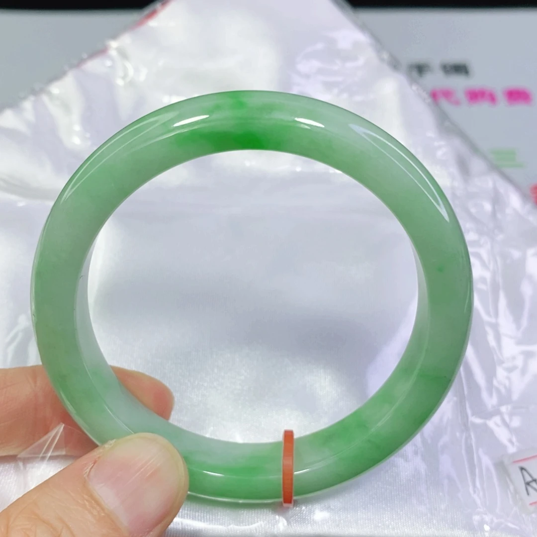 翡翠未镶嵌手镯狮***54.3圈口正圈