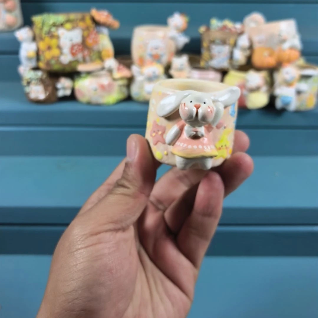 粉裙子小兔 手绘多肉花盆