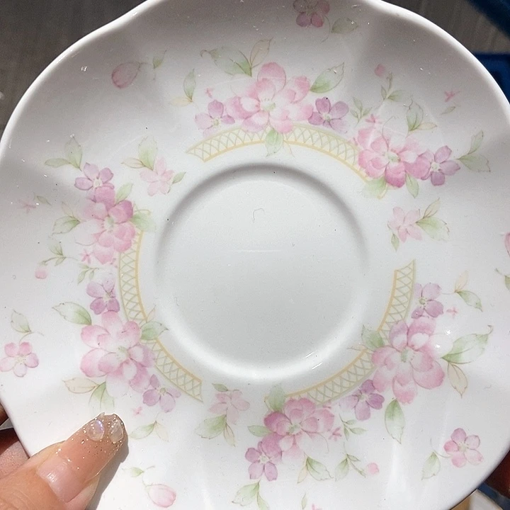 瓷片哈哈哈哈啊哈哈哈，哈哈