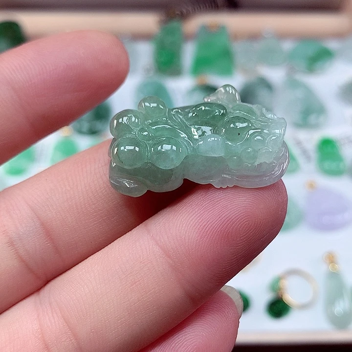 翡翠未镶嵌颈饰吊坠