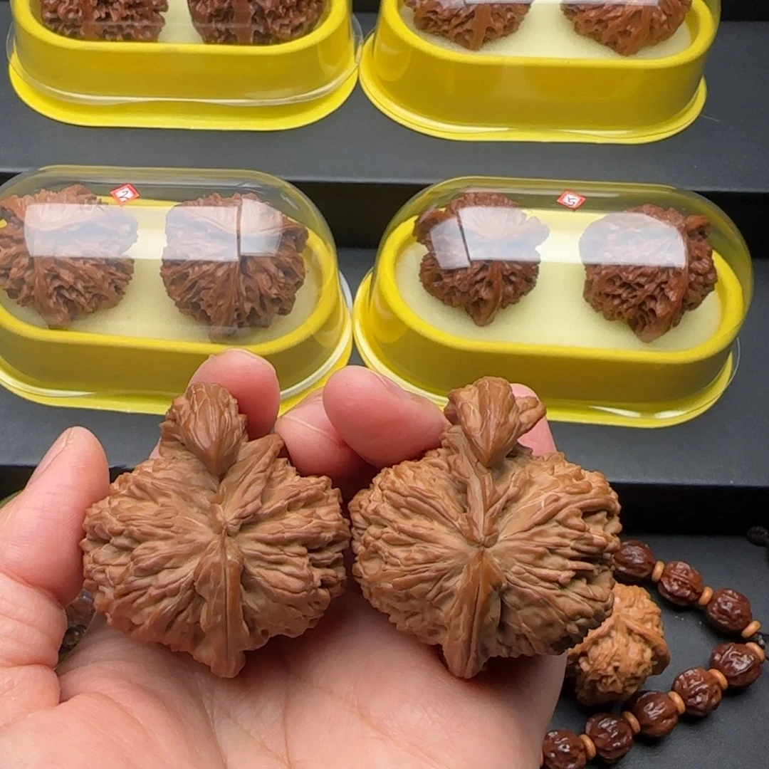 把件文玩核桃白狮子犀牛全品46