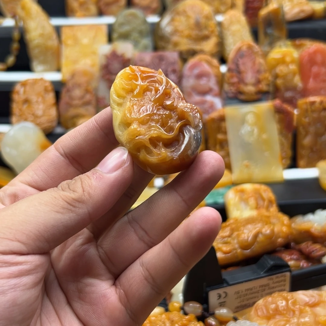 未镶嵌石英质玉（黄龙玉）黄龙玉
