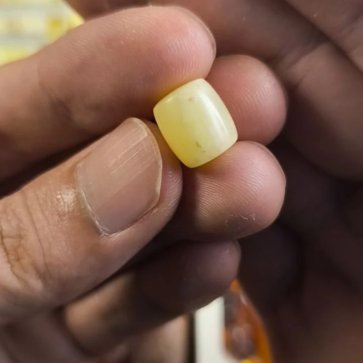 琥珀未镶嵌珠宝奇石12.2*10.7mm