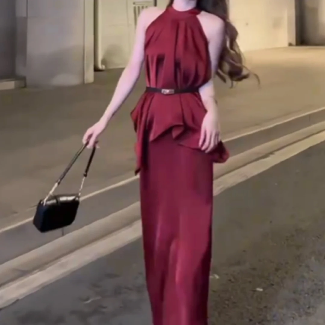 新款时尚圆领挂脖褶皱纯色无袖衬衫高腰半身裙女装