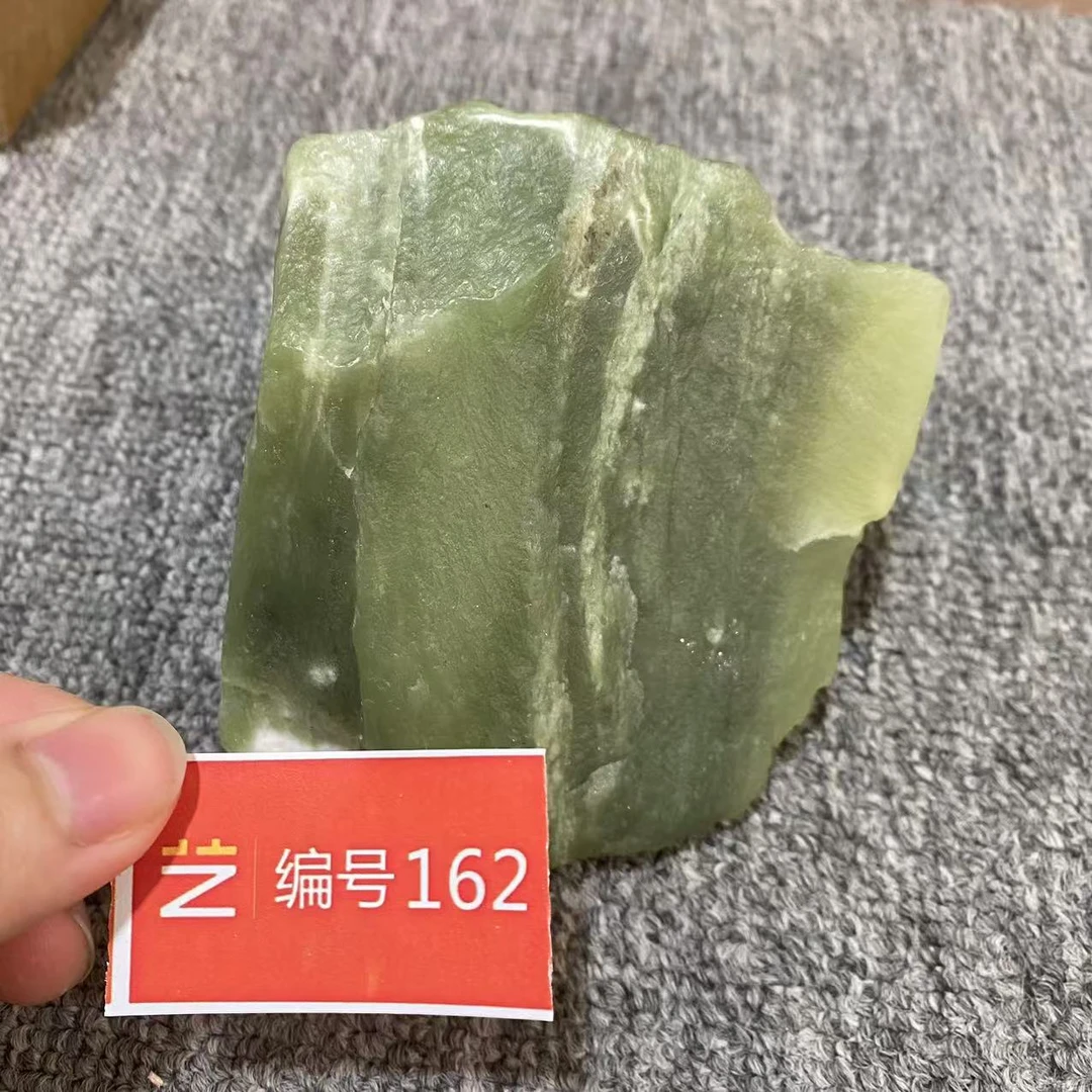 新疆玉料原石发一件编号162