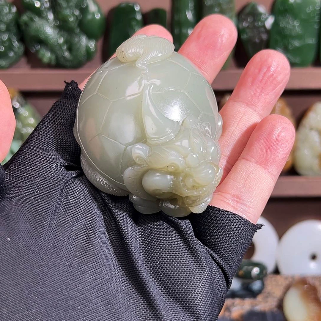 和田玉把件未镶嵌精品新疆一细青白龙龟128.8g