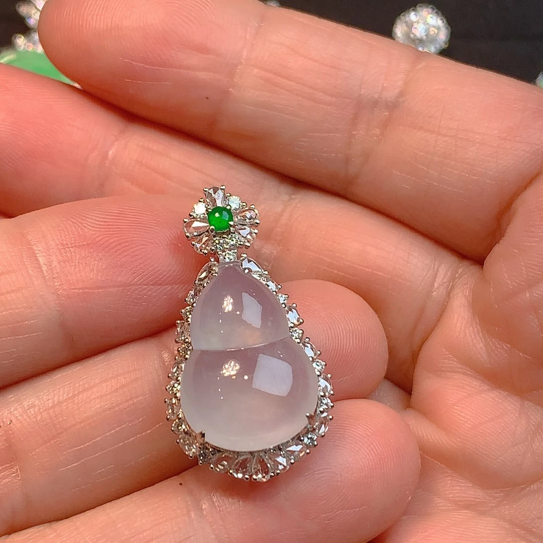 颈饰18K金镶嵌翡翠翡翠葫芦吊坠