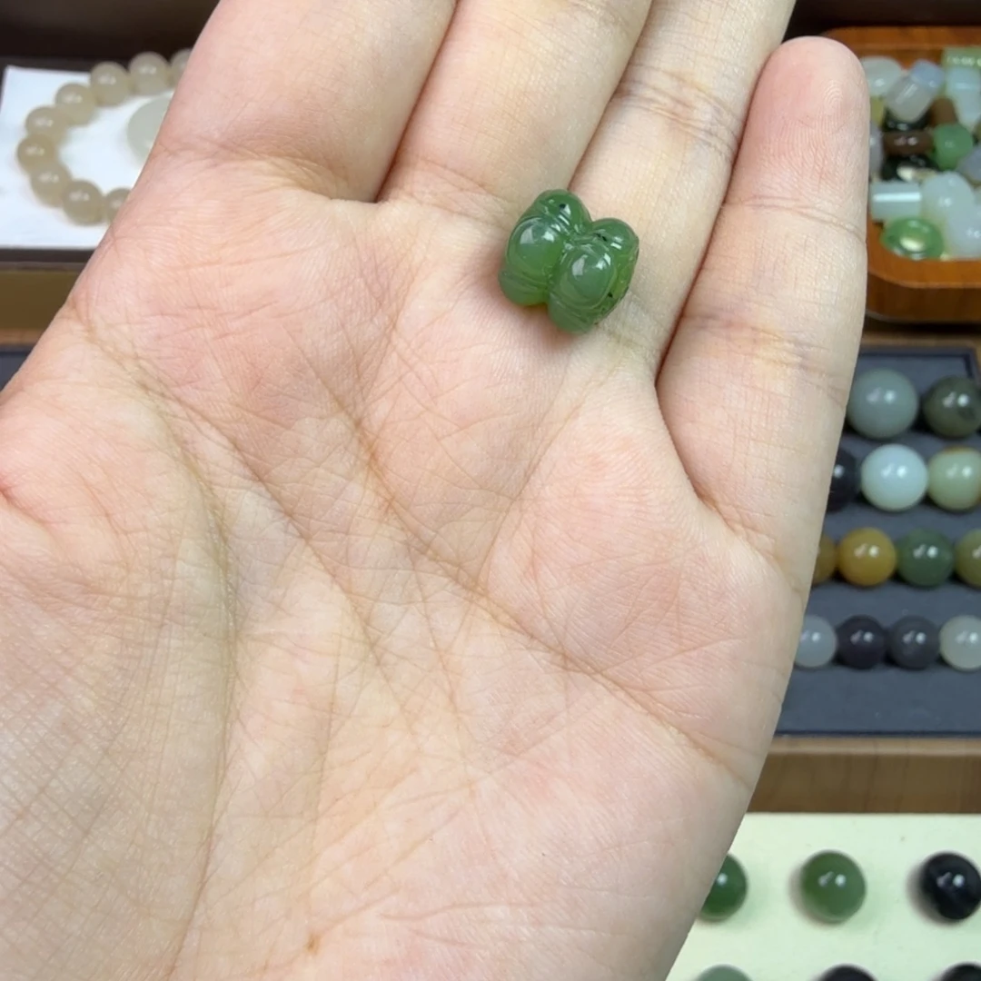 和田玉未镶嵌珠宝半成品碧玉并蒂莲