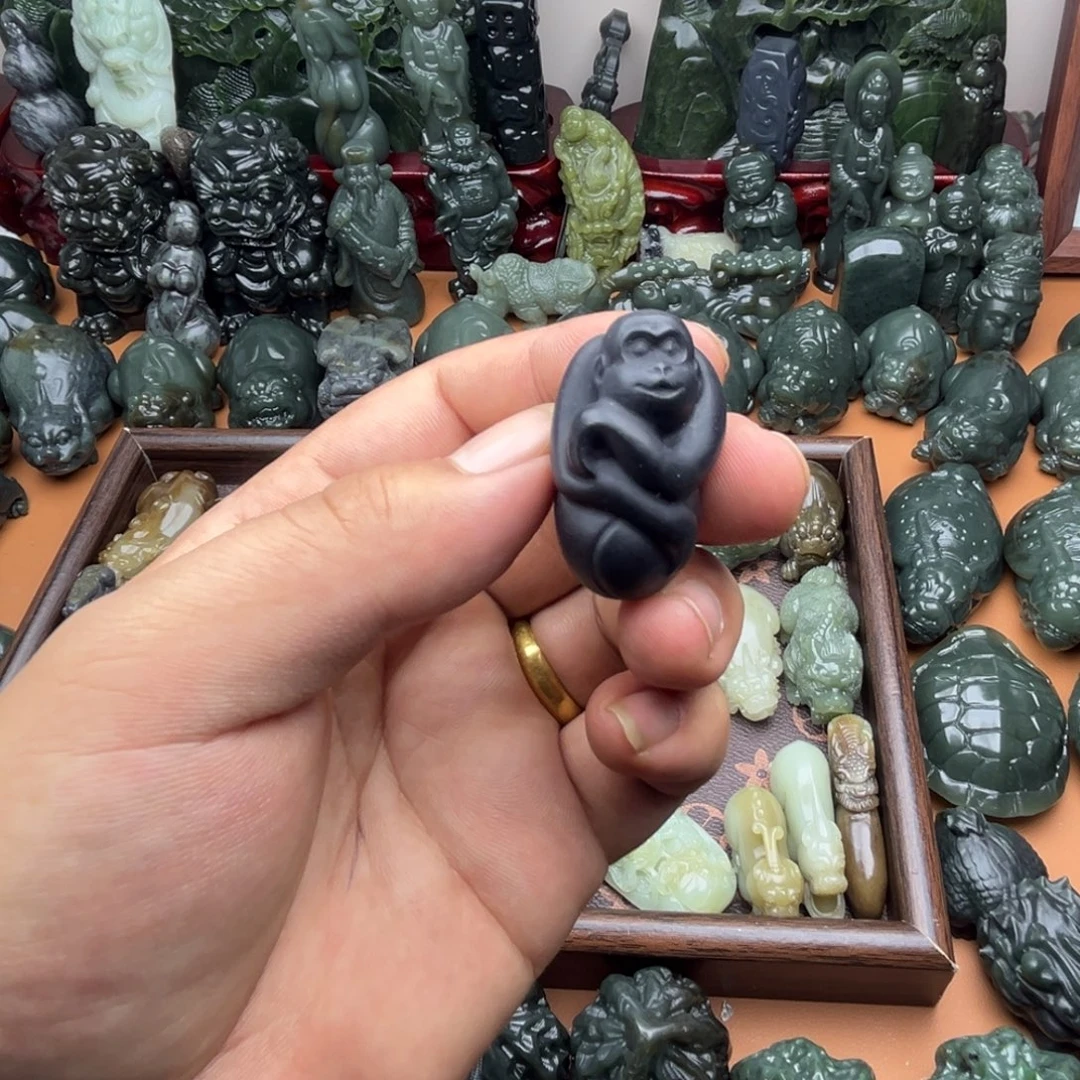 和田玉未镶嵌把件