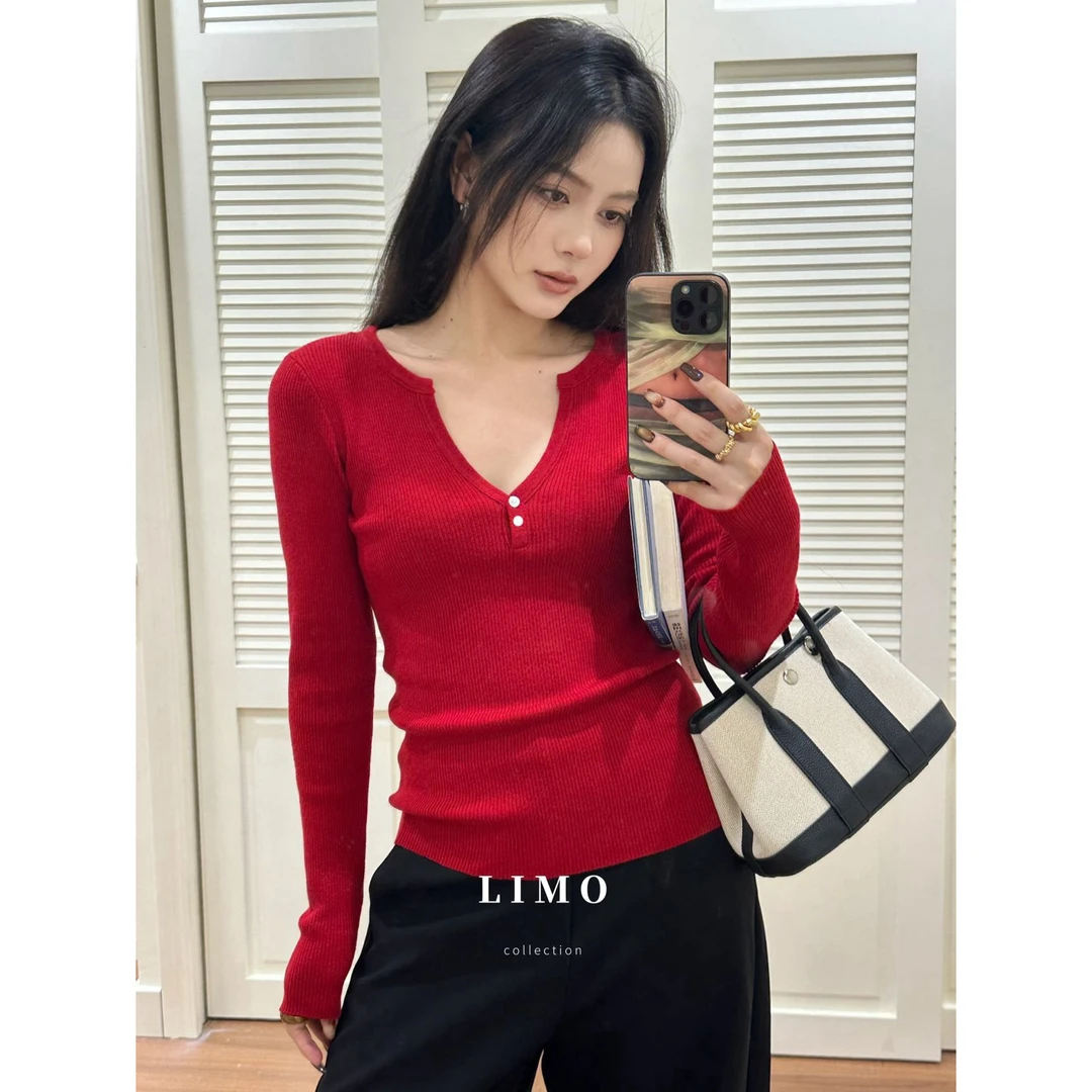 小扣子!V领显瘦修身羊毛针织衫(MO8219#)LIMO
