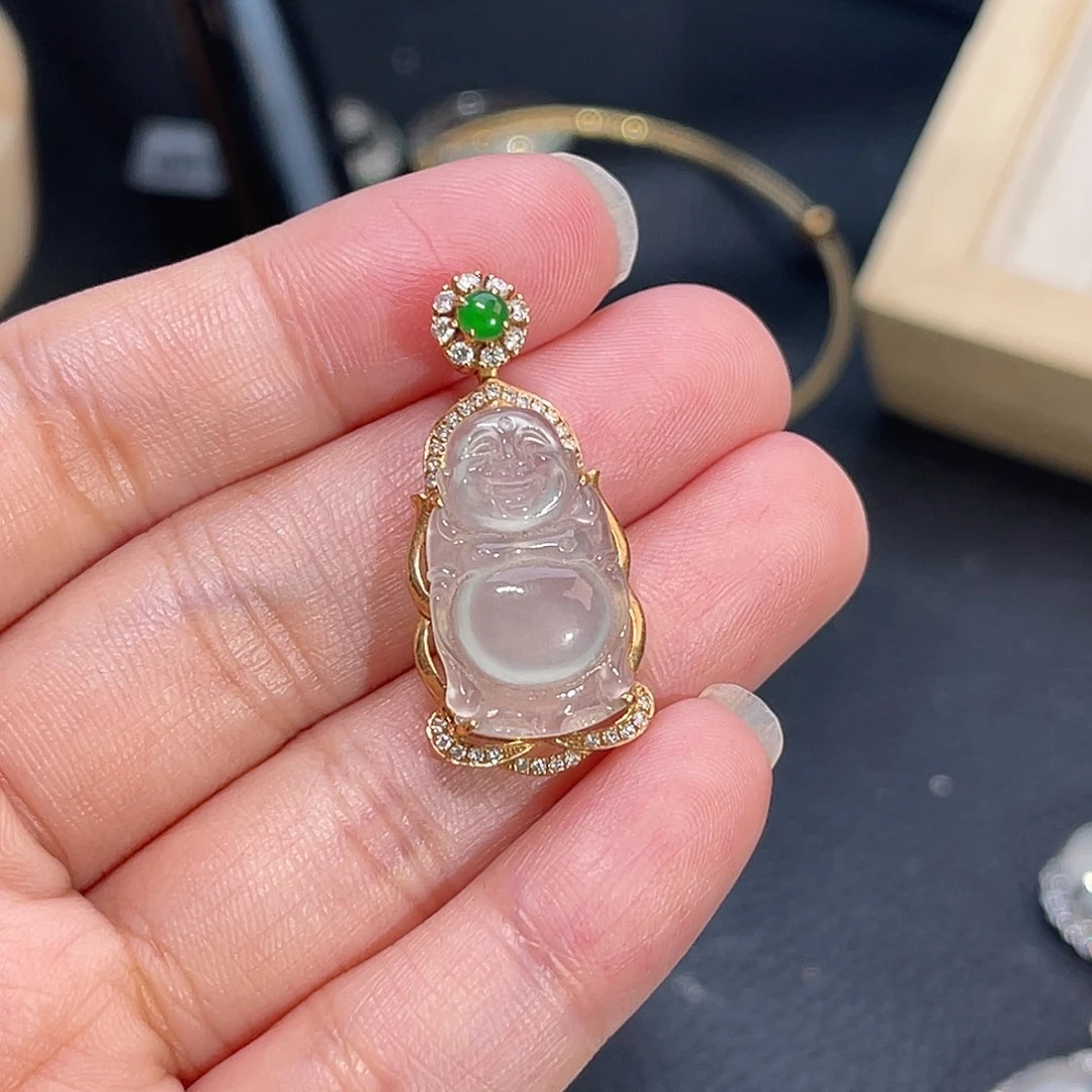 翡翠18K金镶嵌颈饰站佛