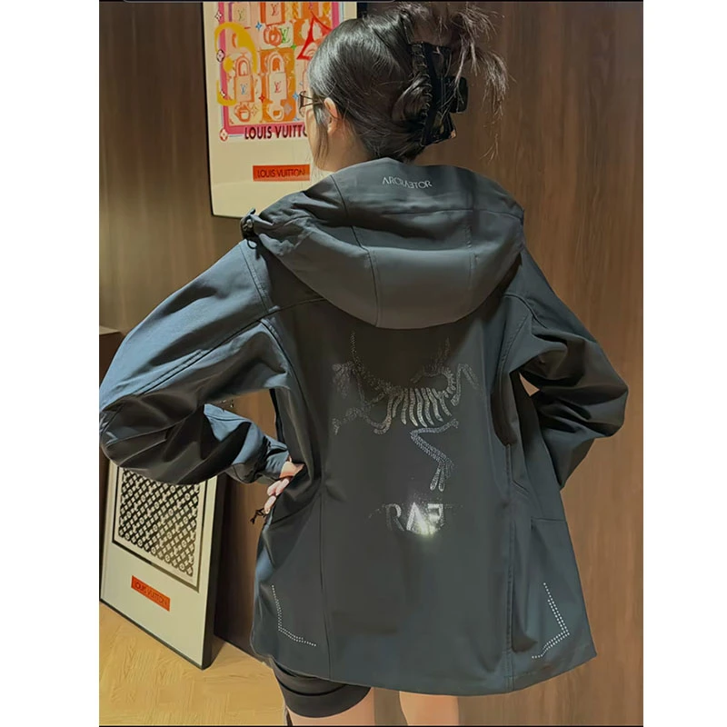欧货顶奢高定大牌男装外套2025秋新款鸟家镂空字母连帽防晒冲锋衣