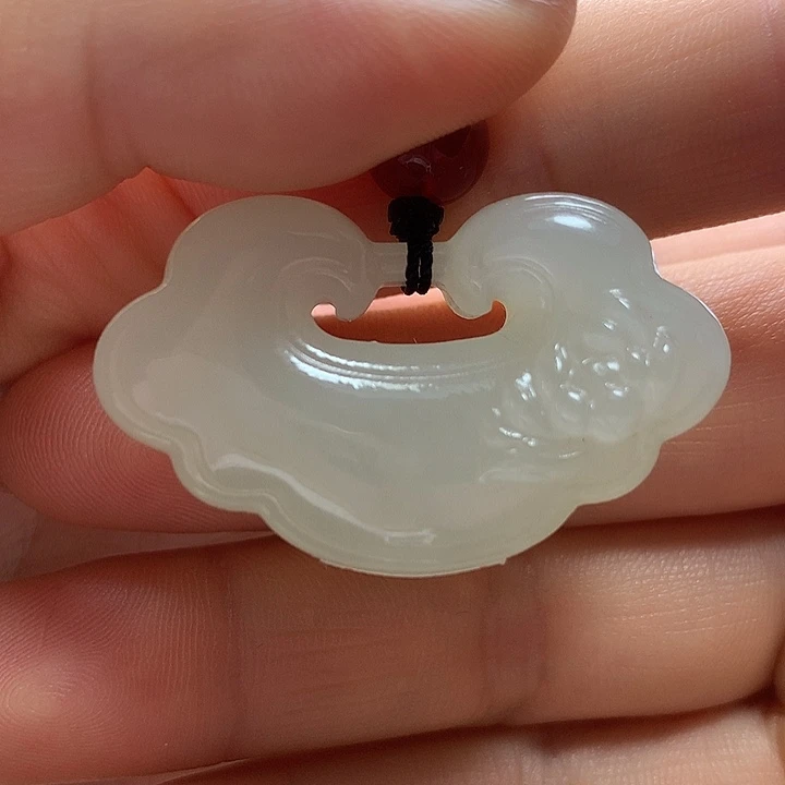 爱***·和田玉未镶嵌颈饰