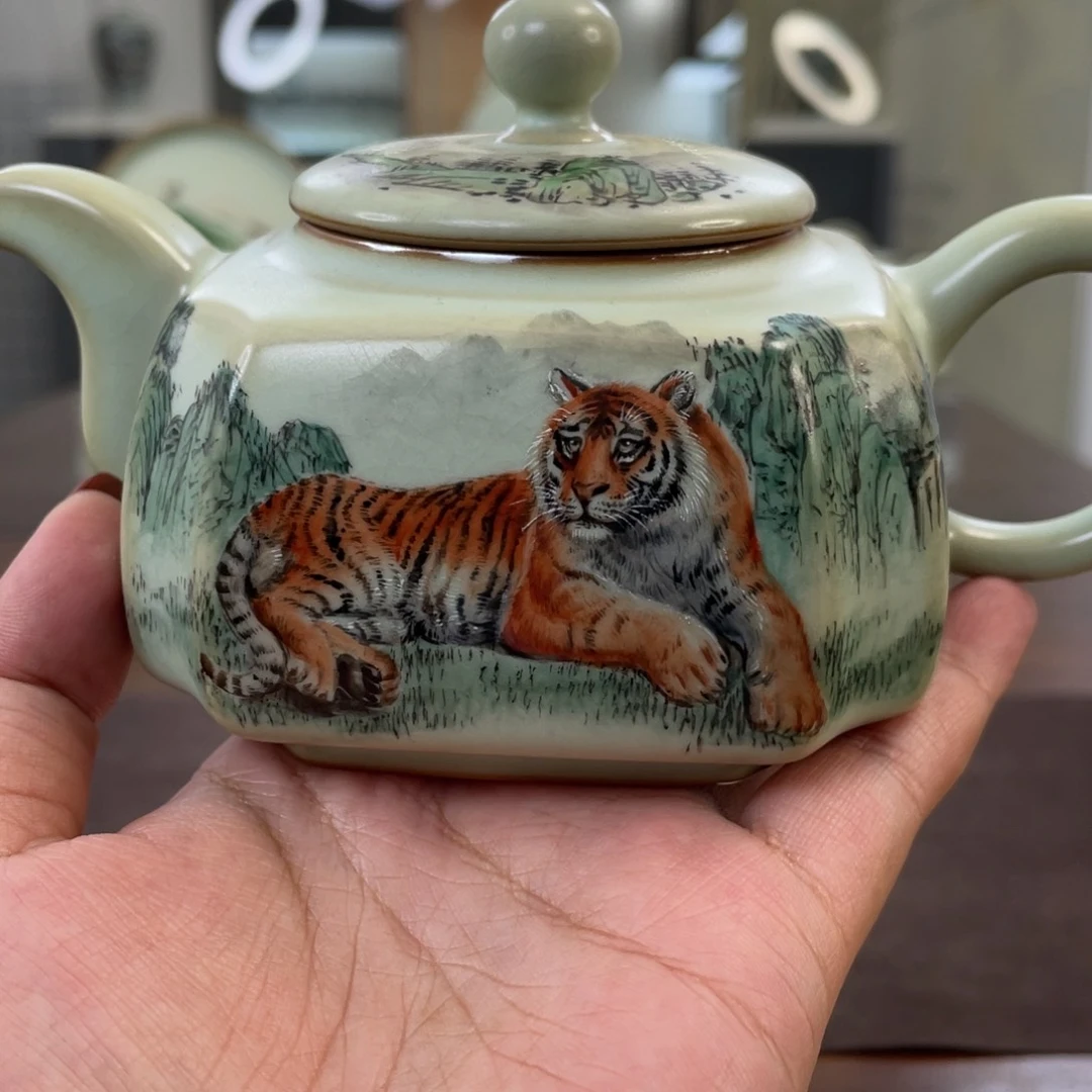 周泽堂。 余秀华。 虎虎生威