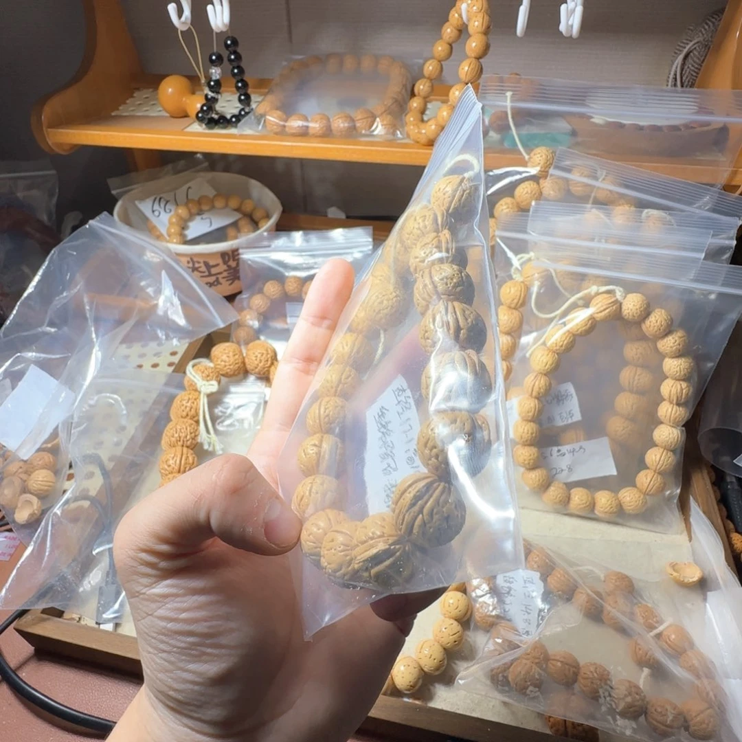 E***i把件桃核盘锦奶油核