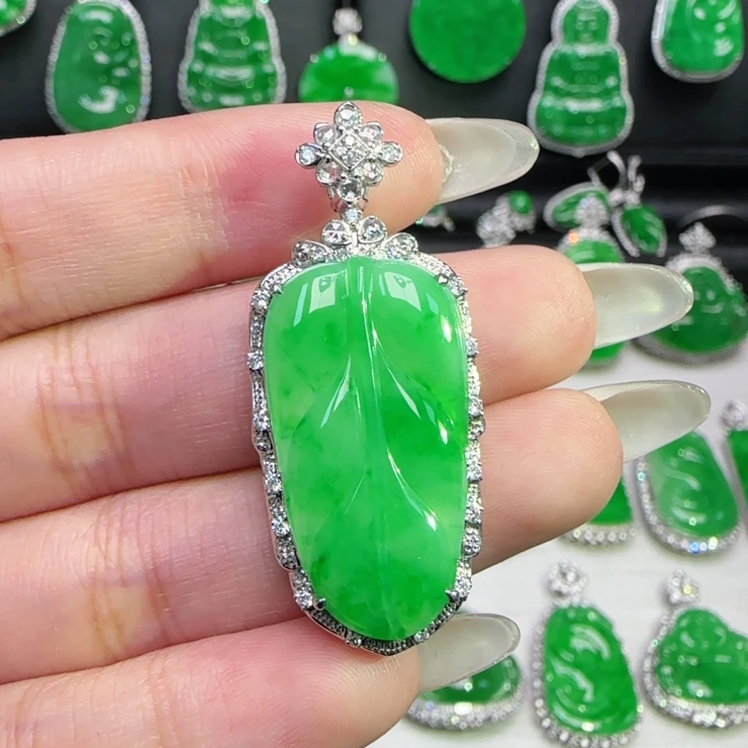 翡翠18K金镶嵌颈饰