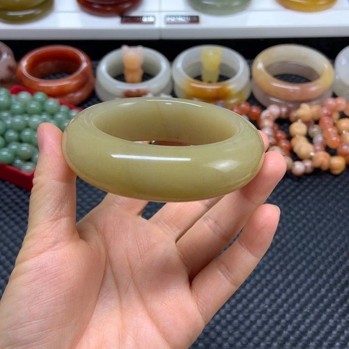 未镶嵌手镯石英质玉