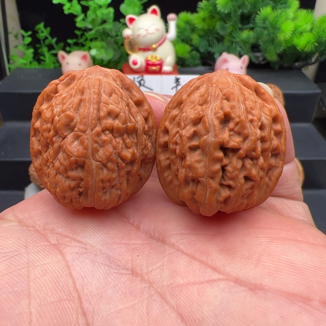 文玩核桃把件纯野生蜡皮墩子，尺寸32