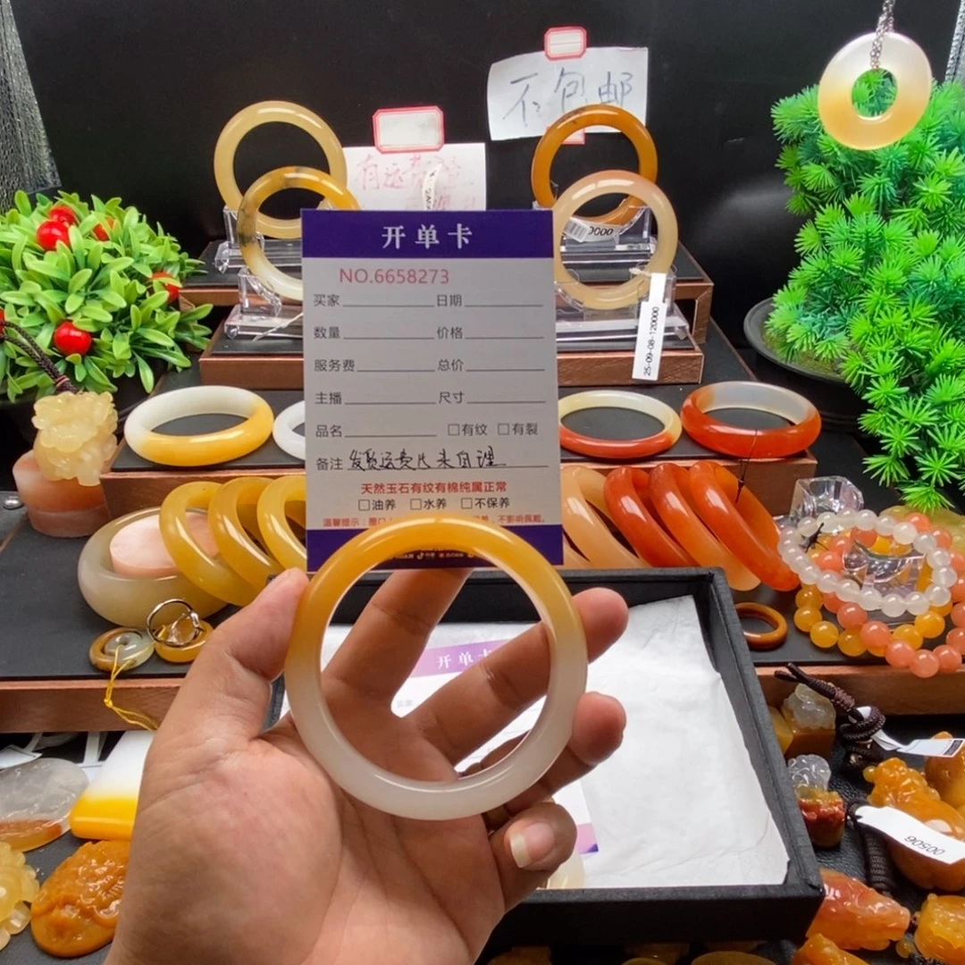 王***浅未镶嵌石英质玉（黄龙玉）手镯58273